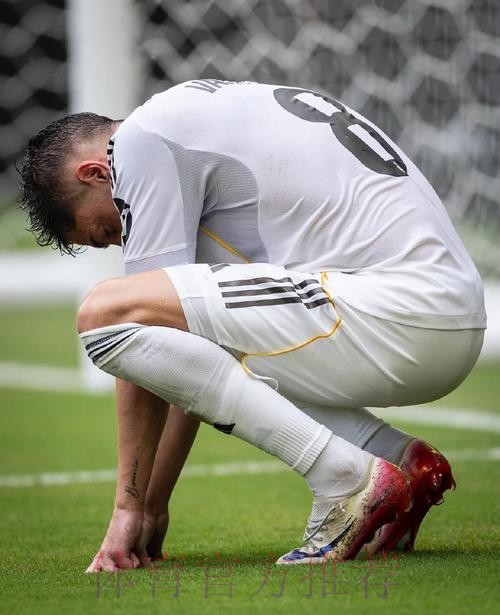 马卡:安帅遇到重大比赛会让巴尔韦德踢右后卫 马卡:安帅遇到重大比赛会让巴尔韦德踢右后卫